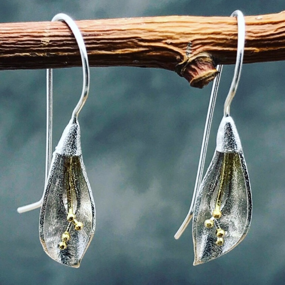 Silver leaf earrings with touch of gold - Picture 2 of 6